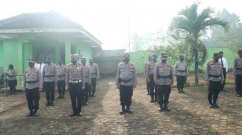 Dalam rangka HUT Bhayangkara ke 75,personil polres Lamtim ziarah ke TMP